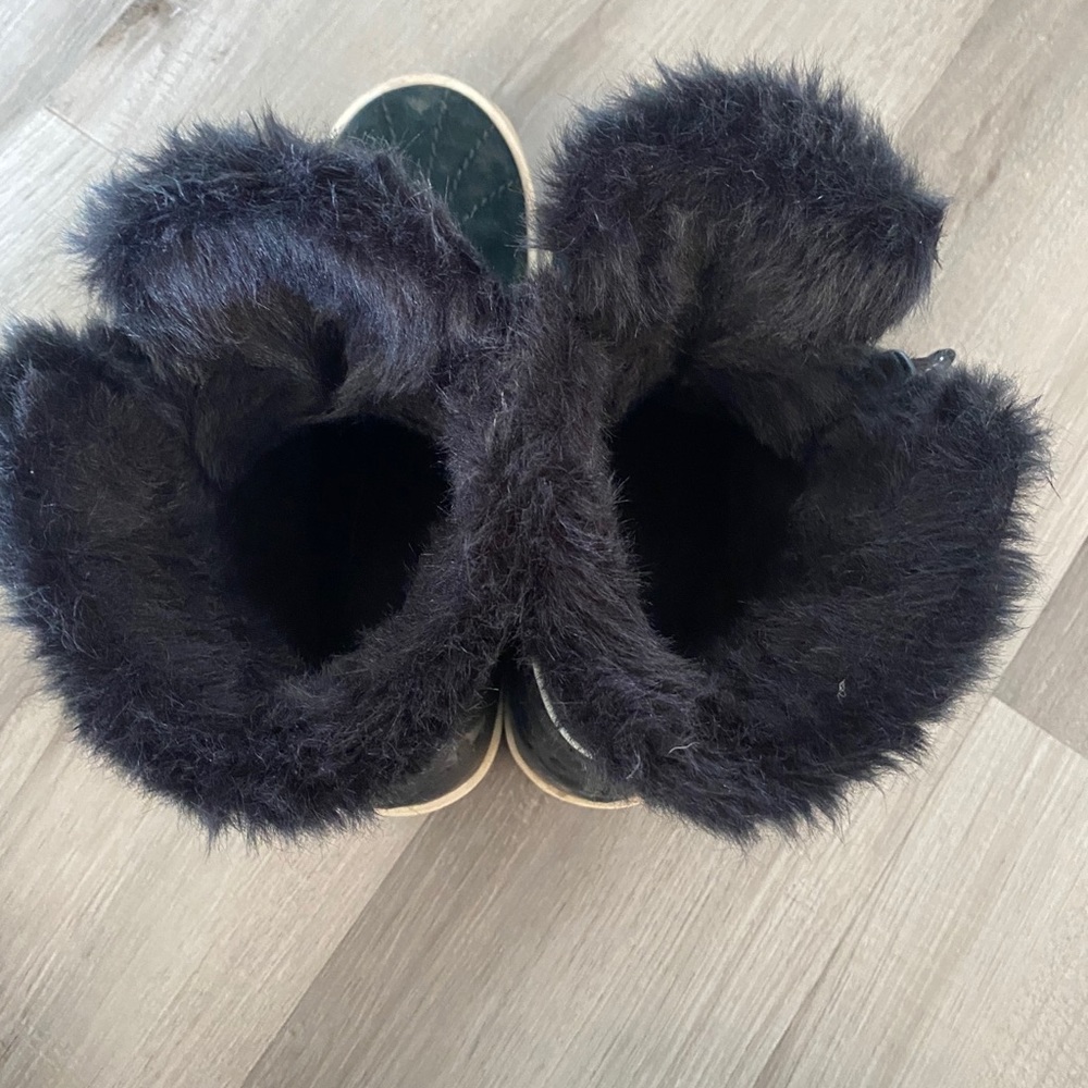 Like new Sorel Boots